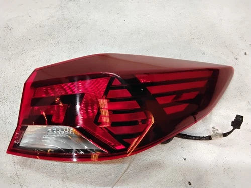 2020 Hyundai Elantra Passenger Side Tail Light Assembly Quarter Mount OEM used OEM tail light assembly