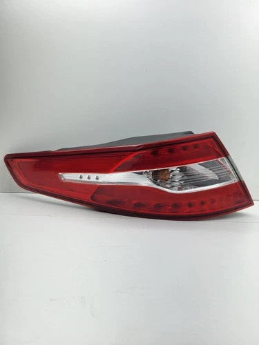 2011-2013 11 12 13 Kia Optima Hybrid Driver LH Quarter Mounted Tail Lamp OEM used OEM tail light assembly