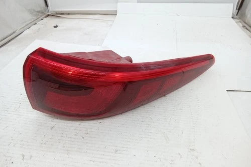 2018 Kia Sportage Passenger RH Tail Lamp Quarter Panel Mounted OEM used OEM tail light assembly