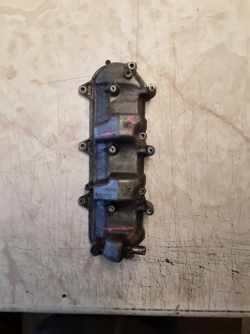 2022 GMC Savana 4.3L Left Used Valve Cover