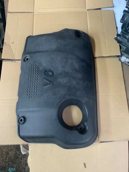 2006-2009 Hyundai Santa Fe 2.7L Used OEM Engine Cover
