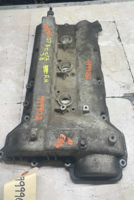 2006-2011 Hyundai Azera / Entourage / Sonata Right Used OEM Valve Cover