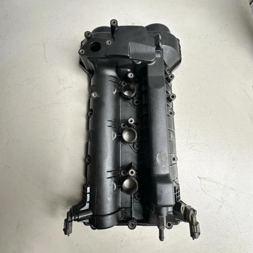 2012-2014 Hyundai Genesis / Santa Fe 3.8L / 3.3L Right Used OEM Valve Cover 22420-3CGA0