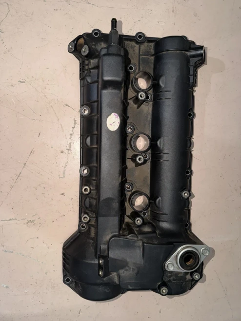 Hyundai Santa Fe 3.3L / 3.8L Right GDI Used Valve Cover 22420-3CGA0