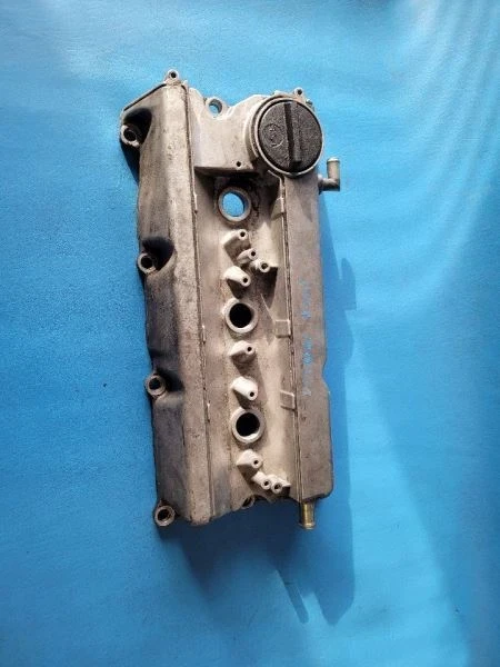 1998 Infiniti I30 3.0L Left Front Used Valve Cover