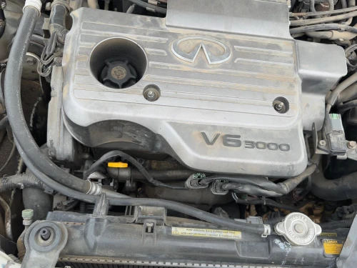 2000-2001 Infiniti I30 3.0L Front Used OEM Valve Cover