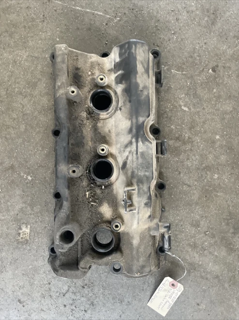 2003-2007 Infiniti / Nissan G35 / 350Z Right VQ35DE Used OEM Valve Cover 13264-AM600