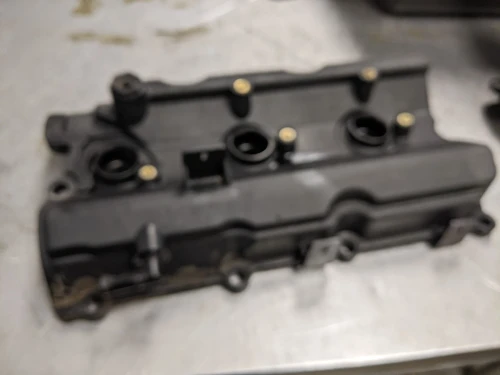 2004-2005 Infiniti FX35 3.5L Right Used Valve Cover