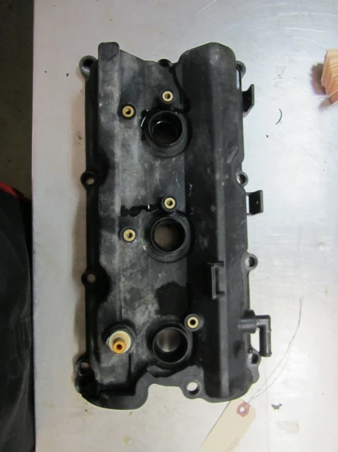 2005-2007 Infiniti G35 3.5L Right Used Valve Cover