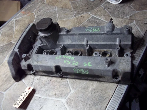 2005-2006 Kia Sedona / Amanti Left Used OEM Valve Cover