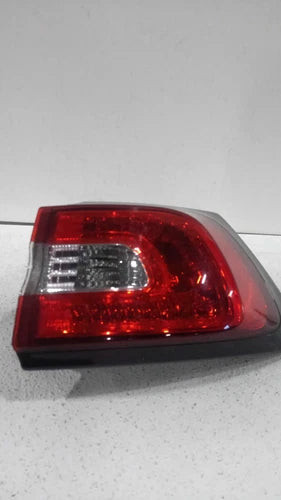 2015 Jeep Cherokee R White Right 68102906AF Used OEM Right Tail Light Assembly