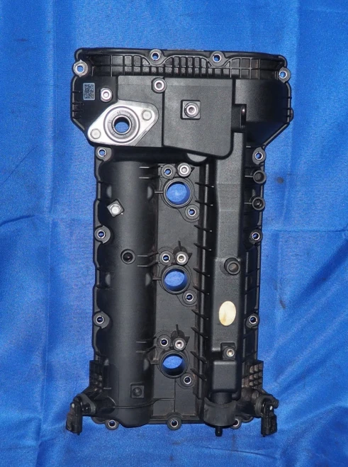 2020-2025 Kia / Hyundai Telluride / Palisade 3.8L Right V6 Used Valve Cover
