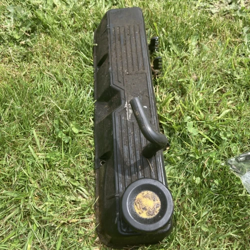 1995-1998 Land Rover Range Rover 4.0L Right Used Valve Cover