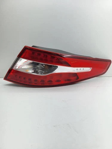 2011-2013 11 12 13 Kia Optima Hybrid Passenger RH Quarter Mounted Tail Lamp OEM used OEM tail light assembly