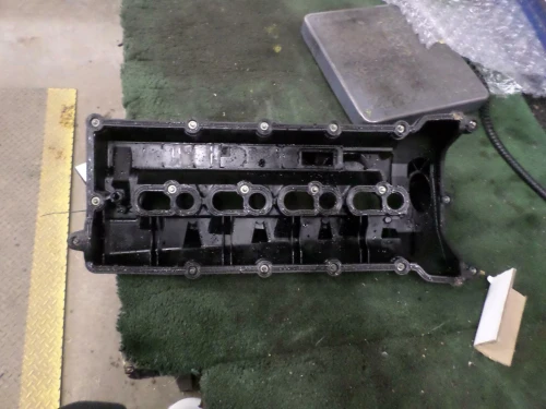 2010-2013 Land Rover Range Rover 5.0L Left SUPERCHARGED Used Valve Cover