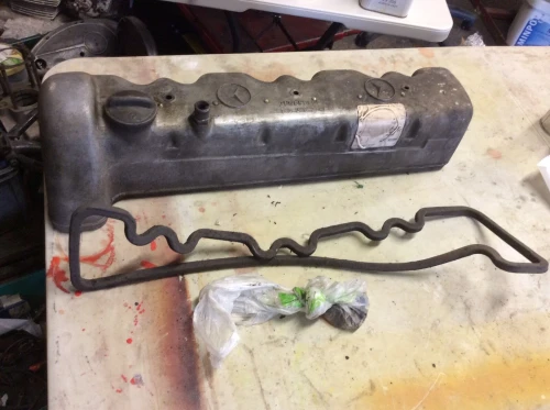 Mercedes-Benz sl280 Used Valve Cover