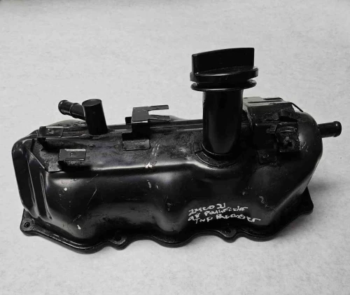 1997 Nissan Pathfinder 3.3L Right Used Valve Cover