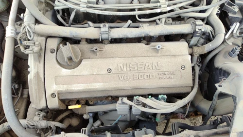 2000-2001 Nissan Maxima 3.0L Front Used OEM Valve Cover