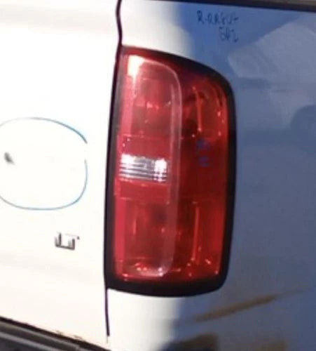 15-18 Chevrolet Colorado RH Passenger Tail Light Lamp OEM OEM used OEM tail light assembly