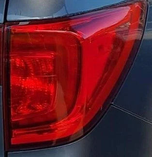 2016-2018 Honda Pilot RH Passenger Quarter Panel Mounted Tail Light Lamp OEM used OEM tail light assembly