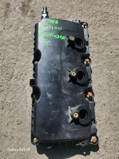 2016 Nissan Pathfinder Used OEM Valve Cover