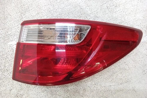 2013 Hyundai Sant Fe Tail Light Assembly Passenger Side RH OEM used OEM tail light assembly