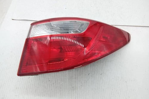 2016 Hyundai Santa Fe Passenger RH Tail Lamp Assembly OEM used OEM tail light assembly