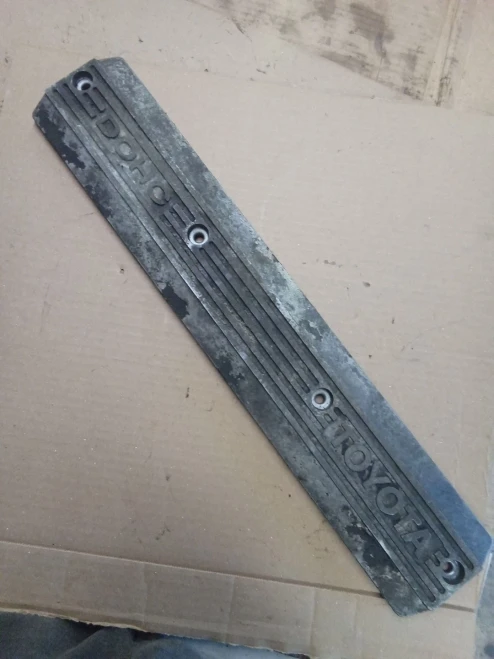 1982-1986 Toyota Celica / Supra / Cressida Right Used Valve Cover