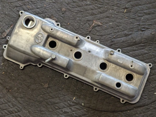 1996-2001 Toyota 4Runner / T100 / Tacoma 2.7L / 2.4L Used OEM Valve Cover