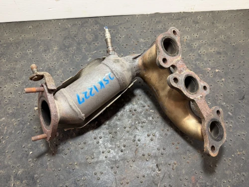 2001-2003 Toyota Solara 3.0L Left Front Used Exhaust Manifold