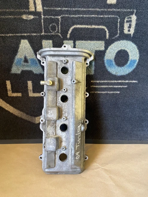 2001-2004 Toyota Sequoia Right Used Valve Cover