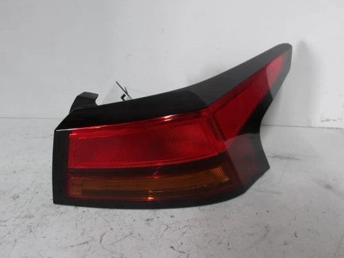 2019-2025 Nissan Altima Passenger RH Tail Light Lamp OEM used OEM tail light assembly