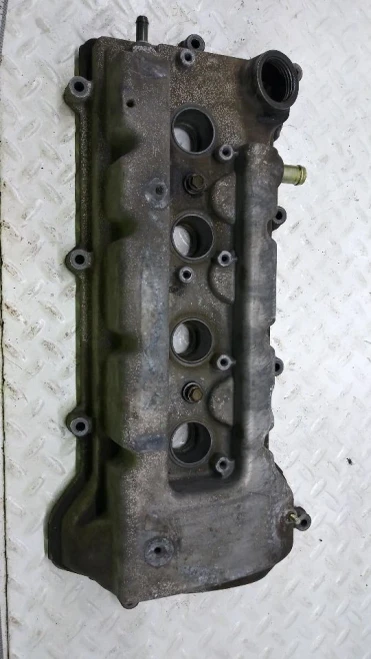 2003-2008 Toyota Matrix Used Valve Cover