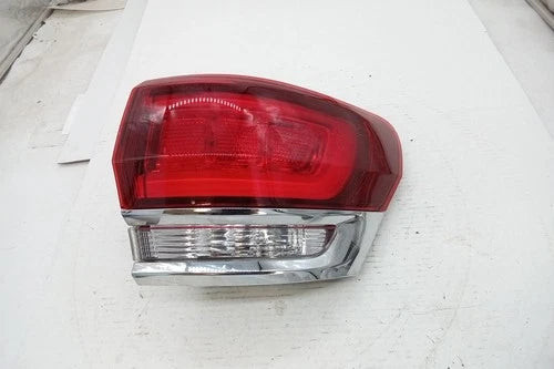 2021 Grand Cherokee Passenger RH Tail Lamp Quarter Panel Mounted OEM used OEM tail light assembly