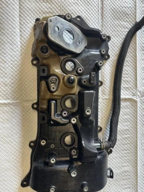 2017-2020 Toyota Sienna 3.5L Right Used OEM Valve Cover