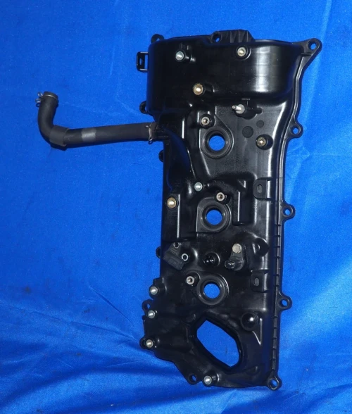 2017-2024 Toyota Tacoma / Camry / Highlander 3.5L Right V6 Used OEM Valve Cover