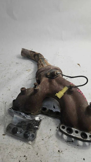 Toyota Pickup / 86 Used Exhaust Manifold