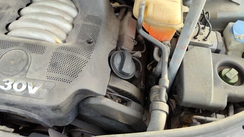 1998-2005 Volkswagen Passat 2.8L Left Used OEM Valve Cover