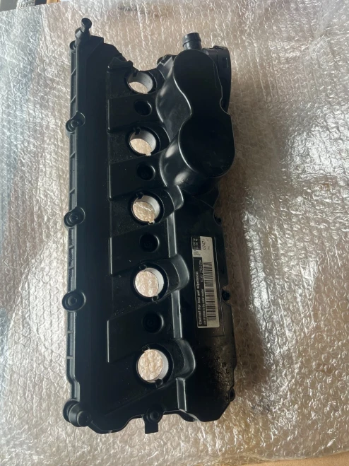 2005-2014 Volkswagen Jetta / Rabbit / Beetle / Golf / Passat 2.5L Used Valve Cover