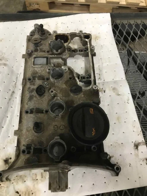 2009-2016 Volkswagen CC Used Valve Cover