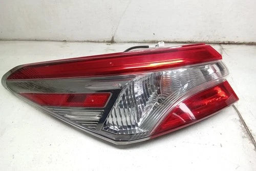 18 2018 Toyoya Camry Driver LH Quarter Mounted Tail Light Lamp OEM used OEM tail light assembly