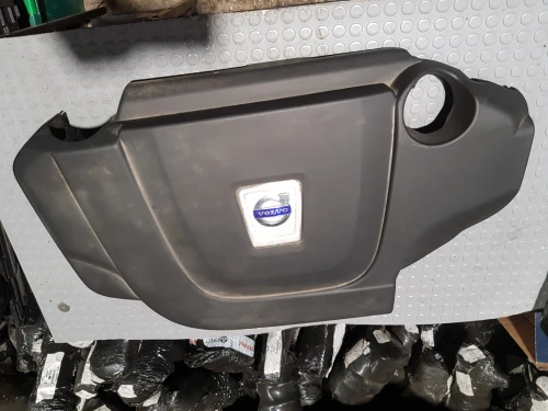 2010 Volvo XC60 2.4L Diesel Used Engine Cover