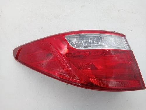 2016 Hyundai Santa Fe Driver LH Tail Lamp Assembly OEM used OEM tail light assembly