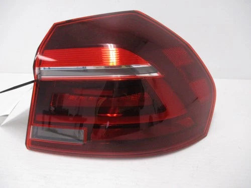 16 17 18 19 Volkswagen Passat Sedan Passenger RH LED Tail Lamp OEM used OEM tail light assembly