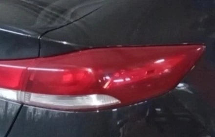 2017-2018 Hyundai Elantra Passenger RH Quarter Mounted Tail Lamp Light OEM used OEM tail light assembly