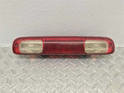 1999-2007 Chevrolet / GMC Silverado / Sierra Used OEM Third Brake Light 19169016