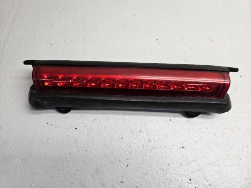 2000-2006 Chevrolet / GMC Yukon / Tahoe Used OEM Third Brake Light