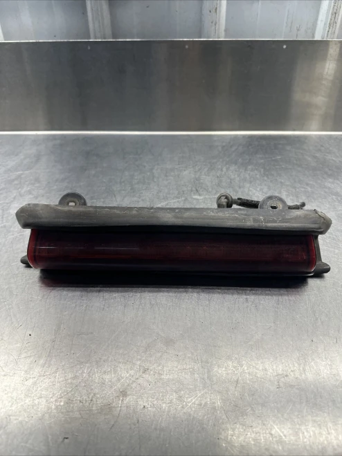 2000-2006 Chevrolet Suburban / Tahoe Used OEM Third Brake Light