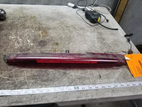 2002-2009 Chevrolet / GMC Trailblazer / Envoy LED Used OEM Third Brake Light 15201921