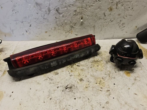 2003-2006 Chevrolet Suburban / Tahoe Used Third Brake Light